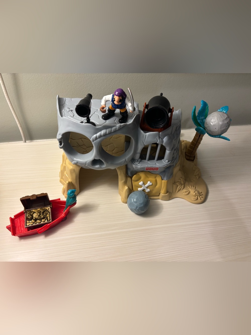 Vintage 90's Fisher Price
#7042 Great Adventures
Pirate island w/Boat 100%
Comp.